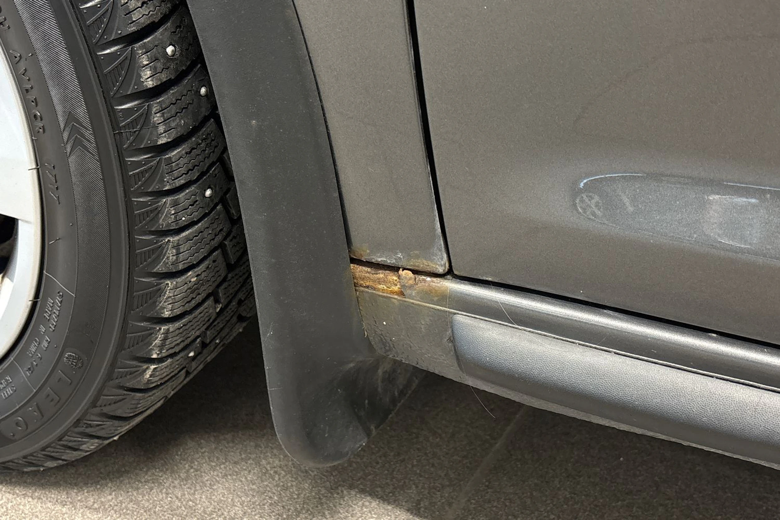 harmaa Volkswagen Touran 2012 kuva 28.