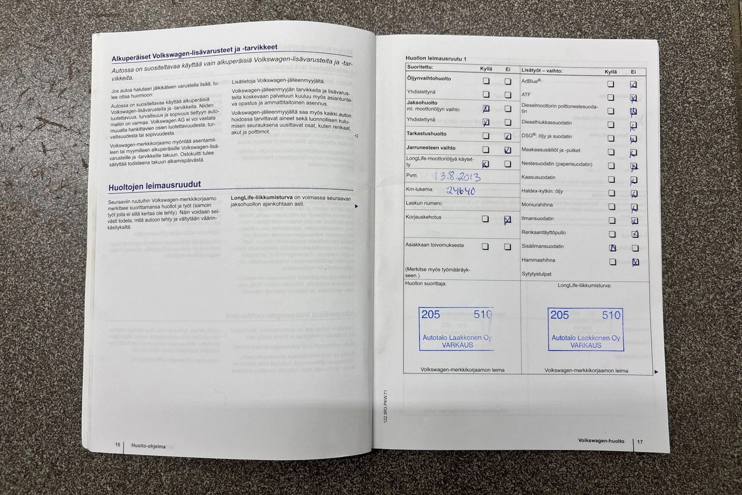 harmaa Volkswagen Touran 2012 kuva 31.