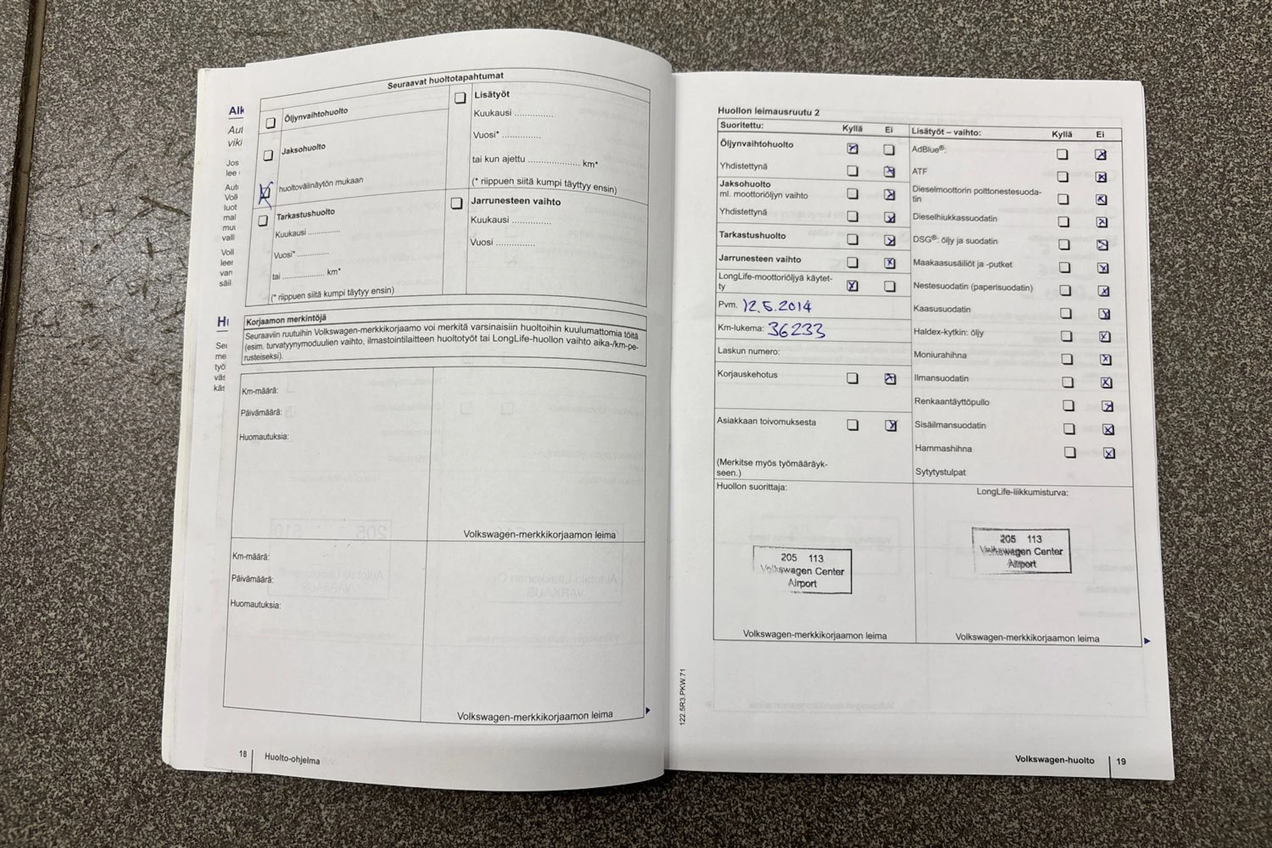 harmaa Volkswagen Touran 2012 kuva 32.