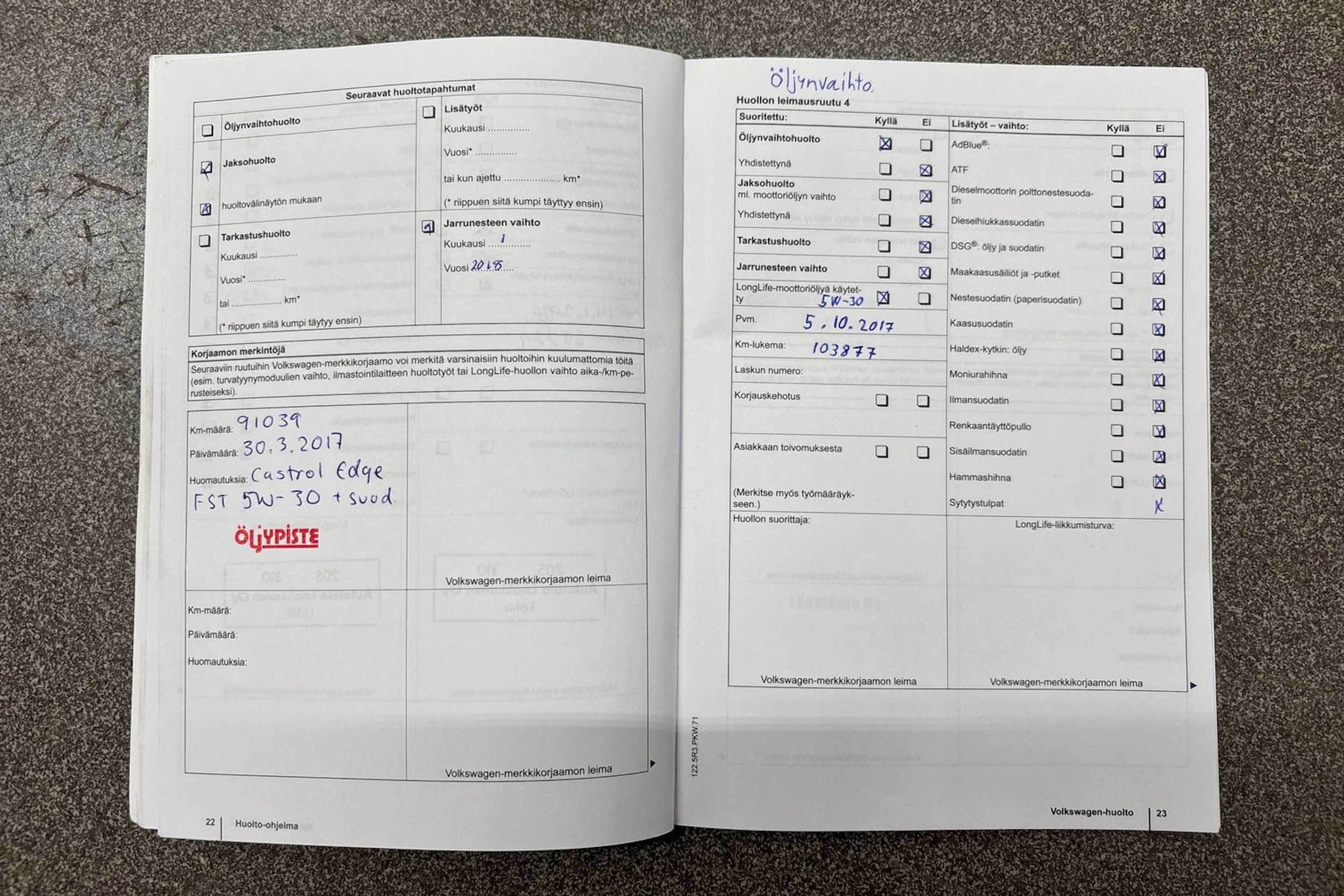 harmaa Volkswagen Touran 2012 kuva 34.