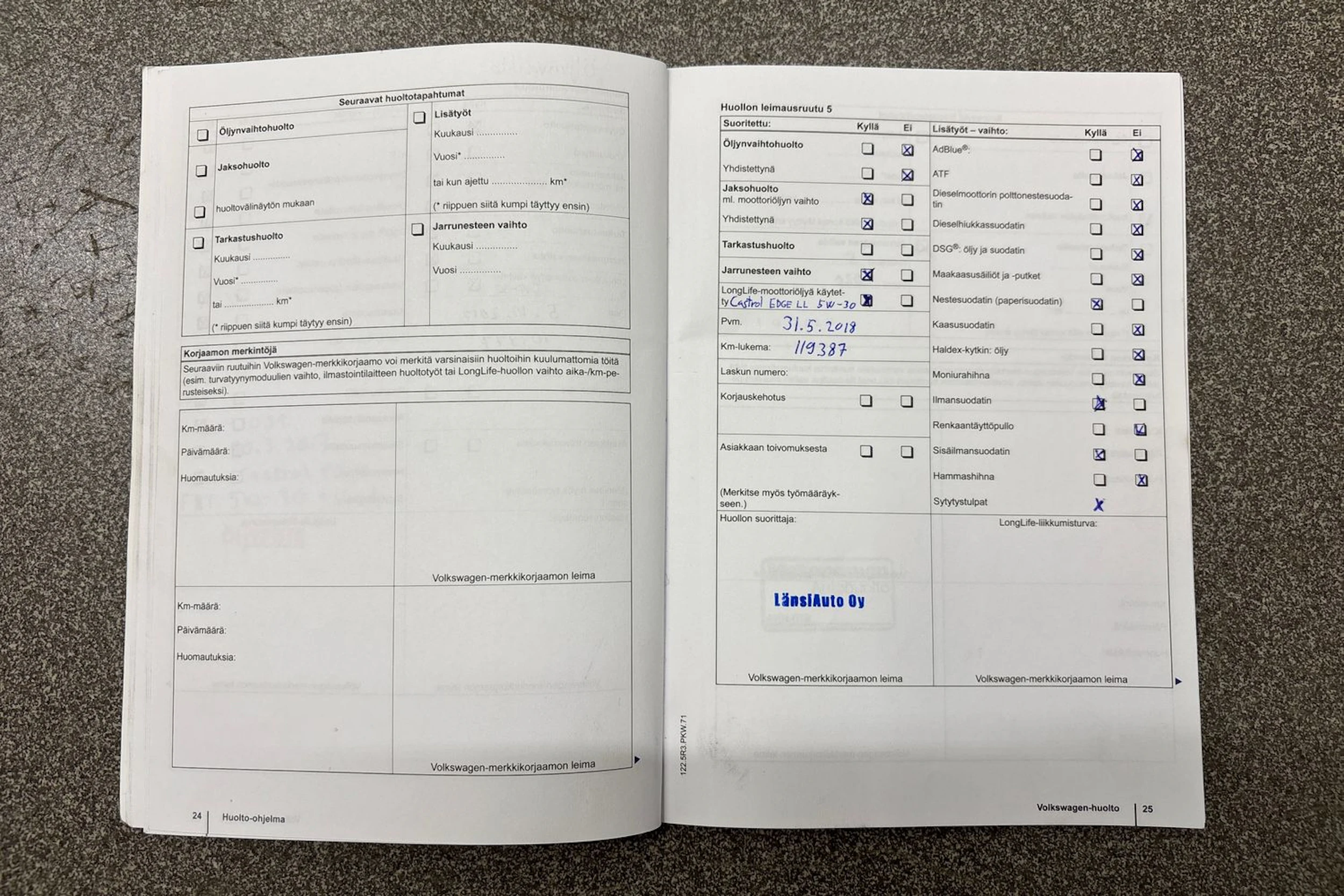 harmaa Volkswagen Touran 2012 kuva 35.