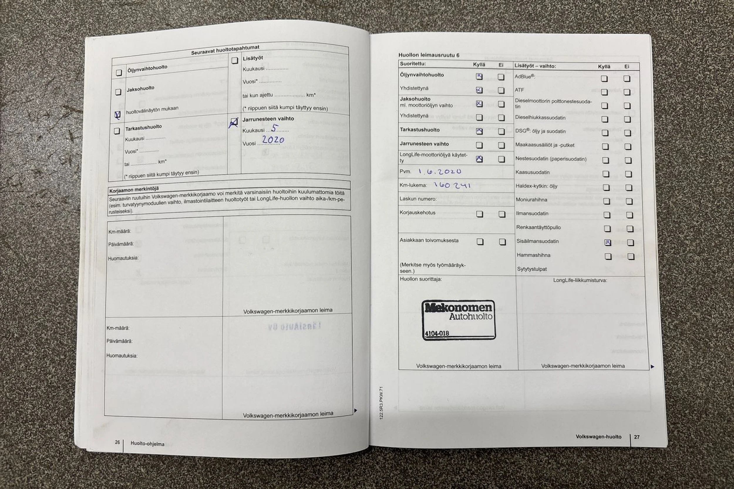 harmaa Volkswagen Touran 2012 kuva 36.