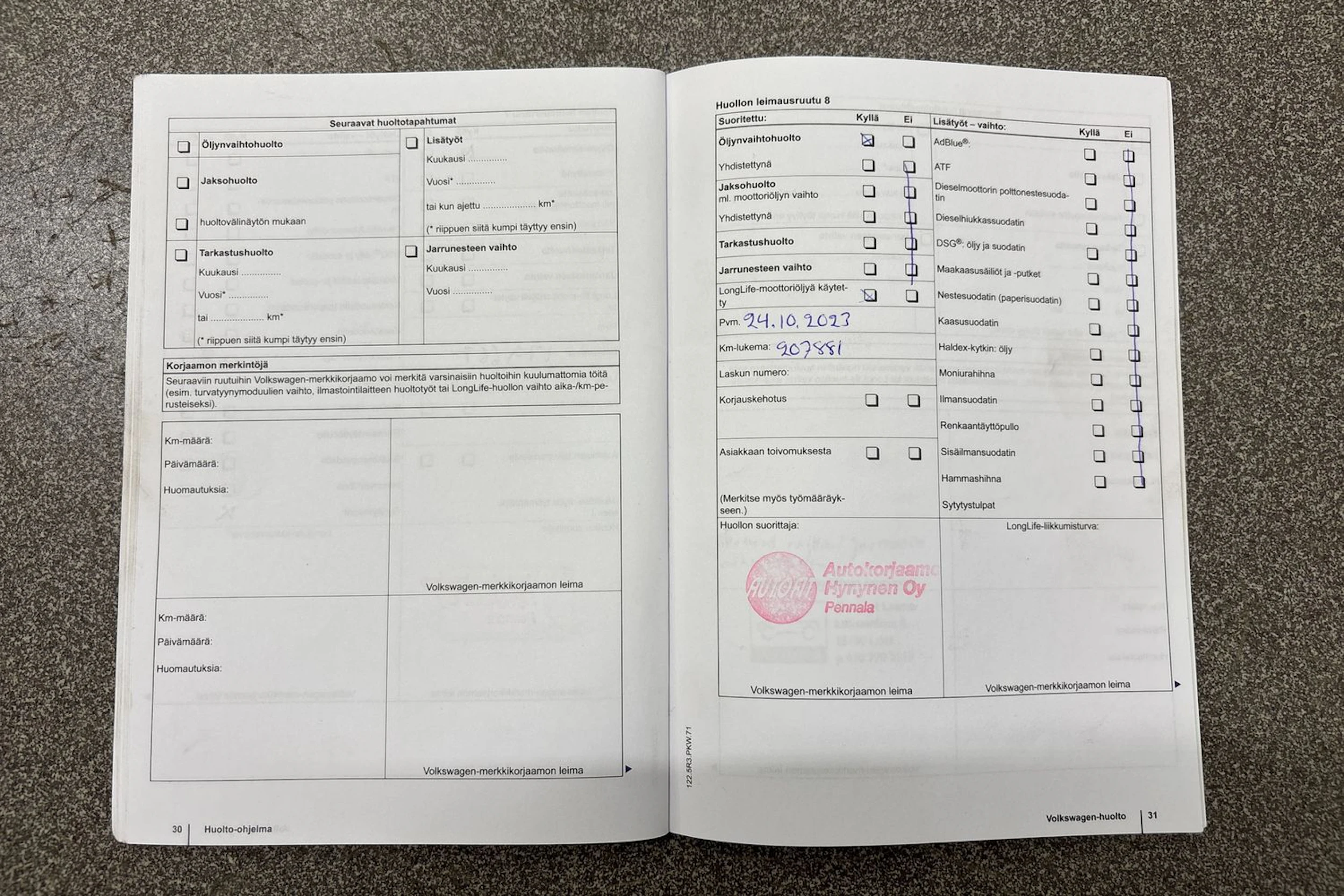 harmaa Volkswagen Touran 2012 kuva 38.