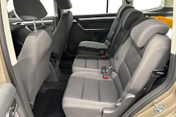 ruskea (beige) Volkswagen Touran 2012 kuva 10.