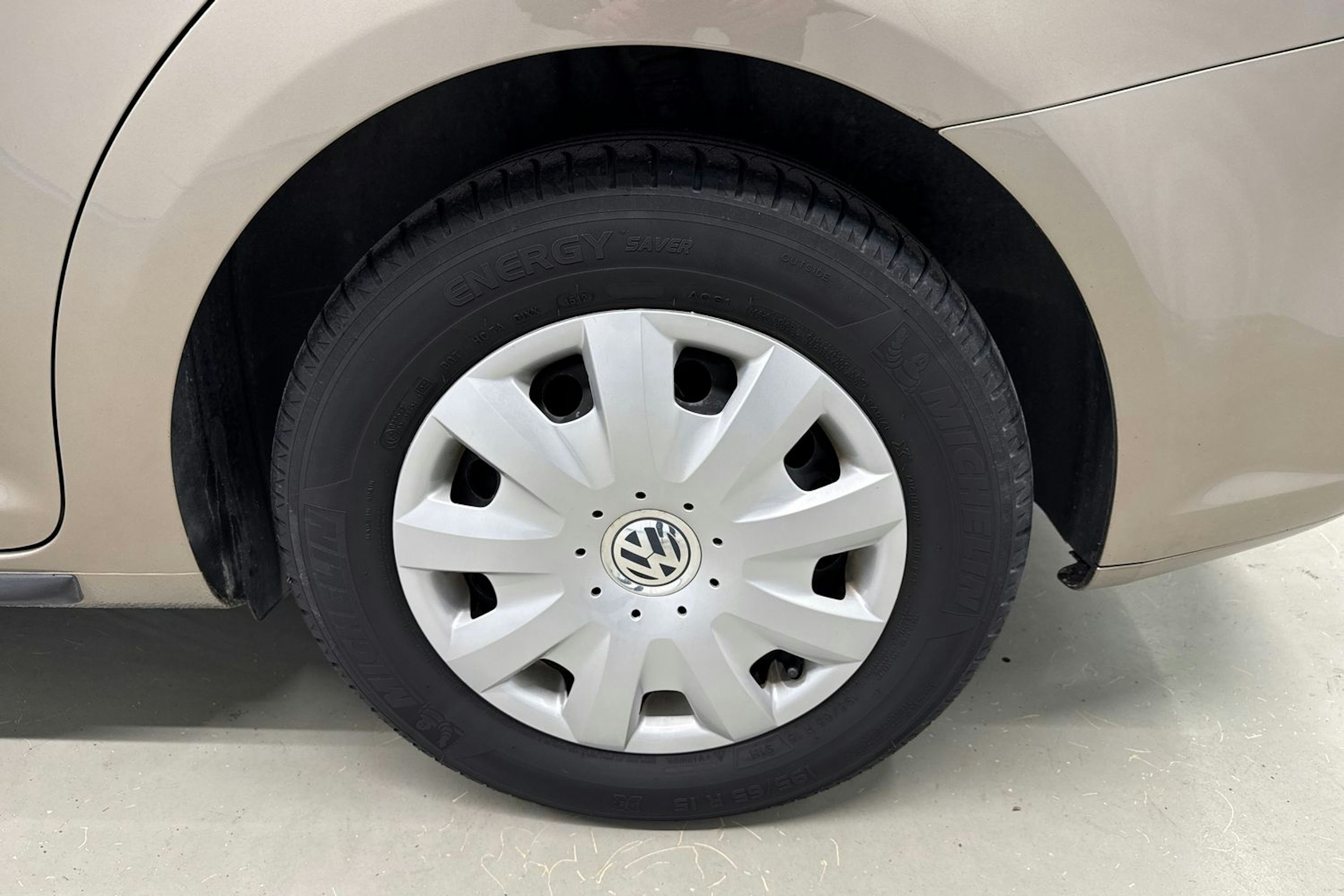 ruskea (beige) Volkswagen Touran 2012 kuva 11.