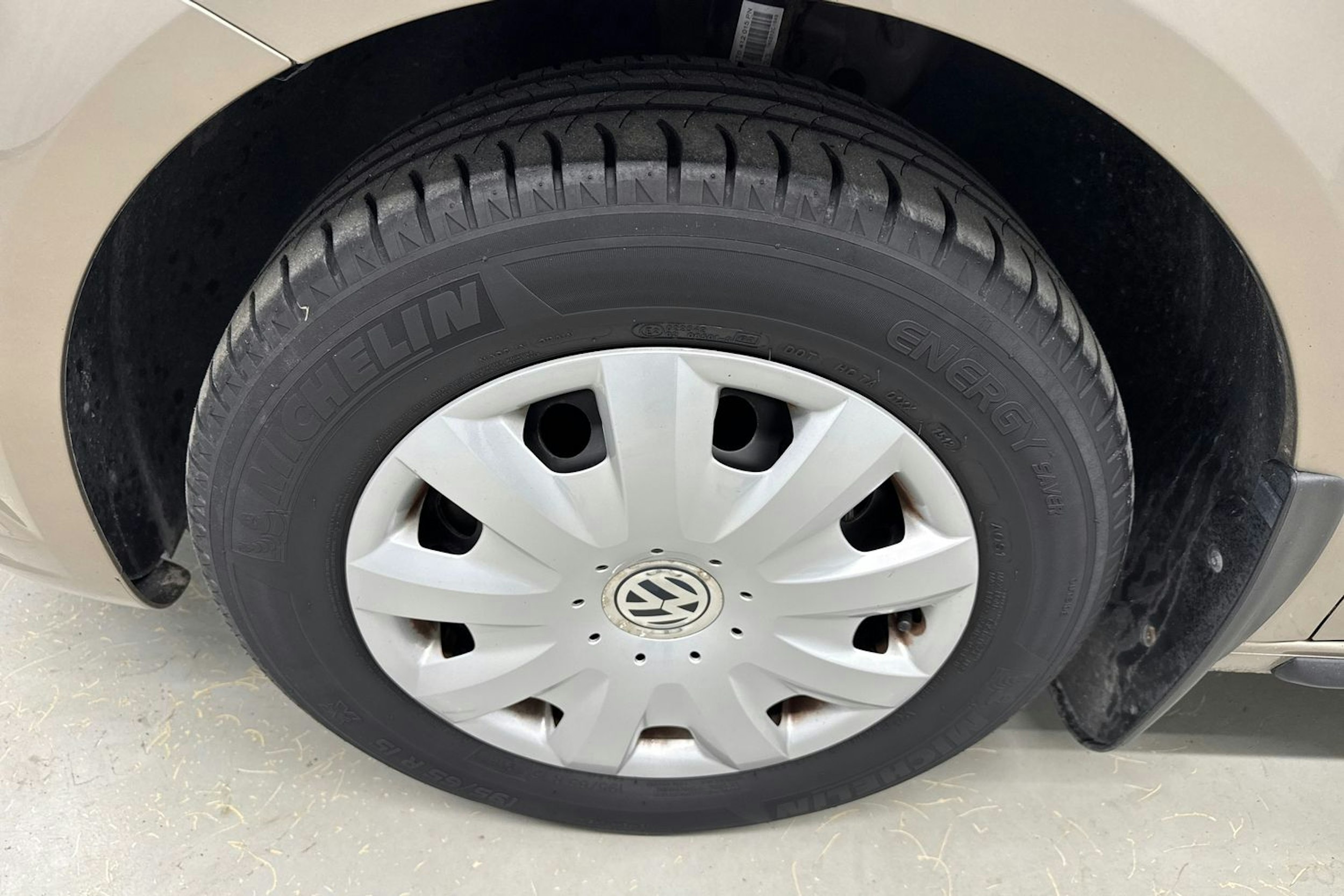 ruskea (beige) Volkswagen Touran 2012 kuva 13.