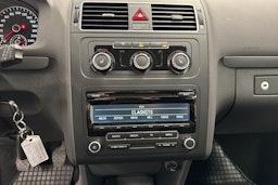 ruskea (beige) Volkswagen Touran 2012 kuva 17.