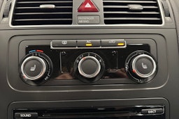 ruskea (beige) Volkswagen Touran 2012 kuva 18.