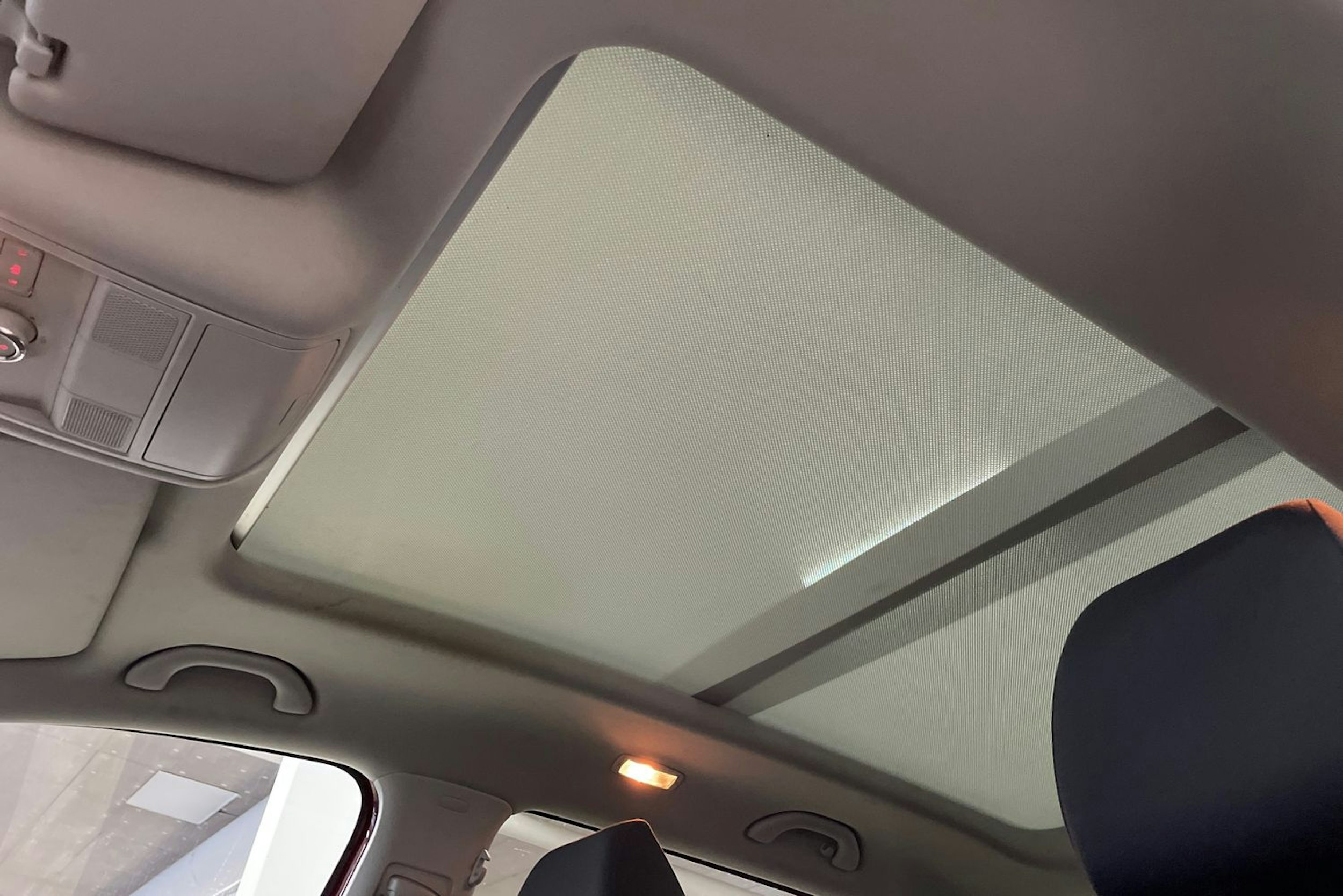 punainen Volkswagen TOURAN 2012 kuva 18.