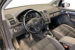 harmaa Volkswagen Touran 2013 kuva 3.