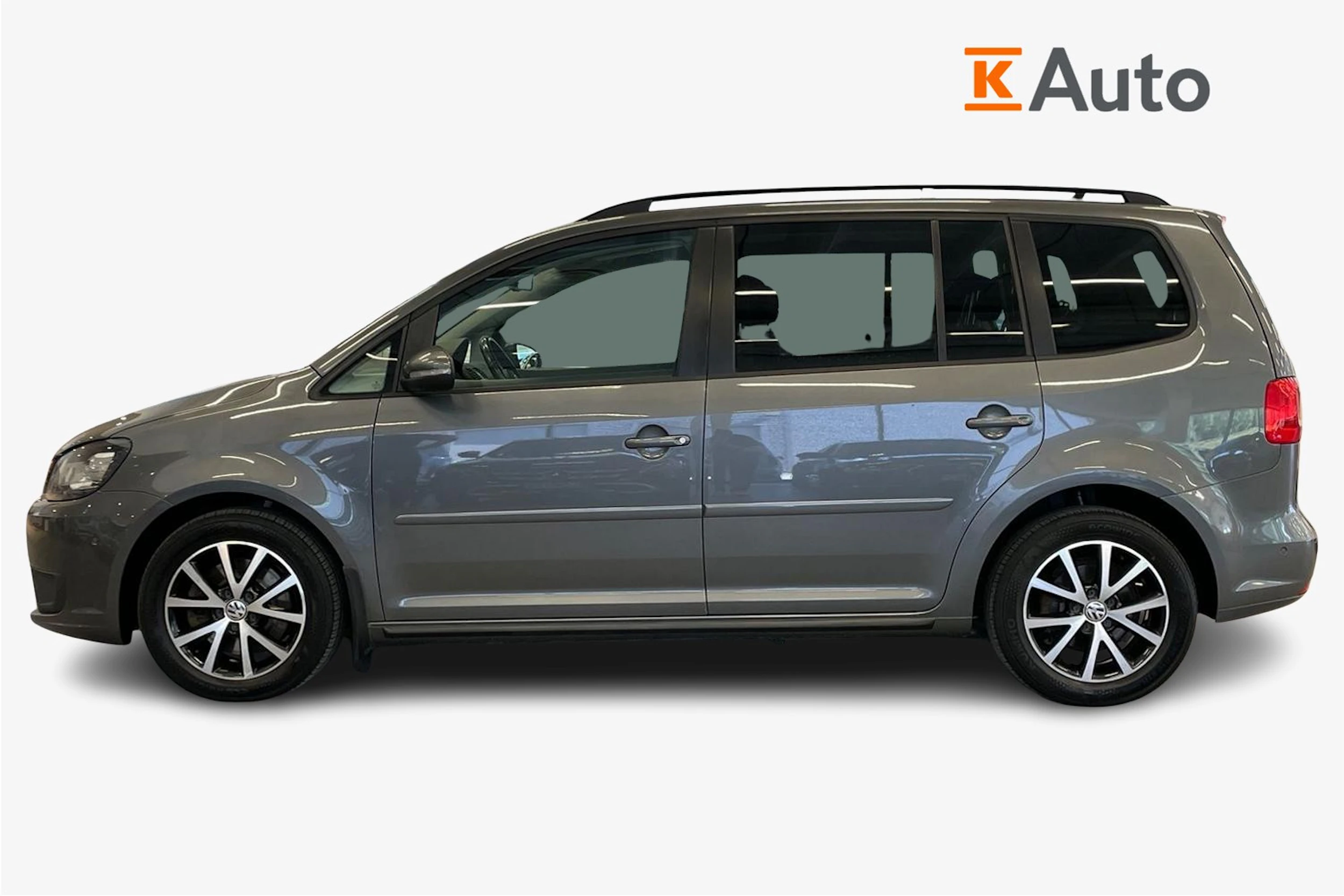 harmaa Volkswagen Touran 2013 kuva 5.