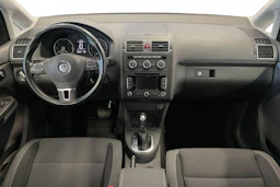 harmaa Volkswagen Touran 2013 kuva 7.