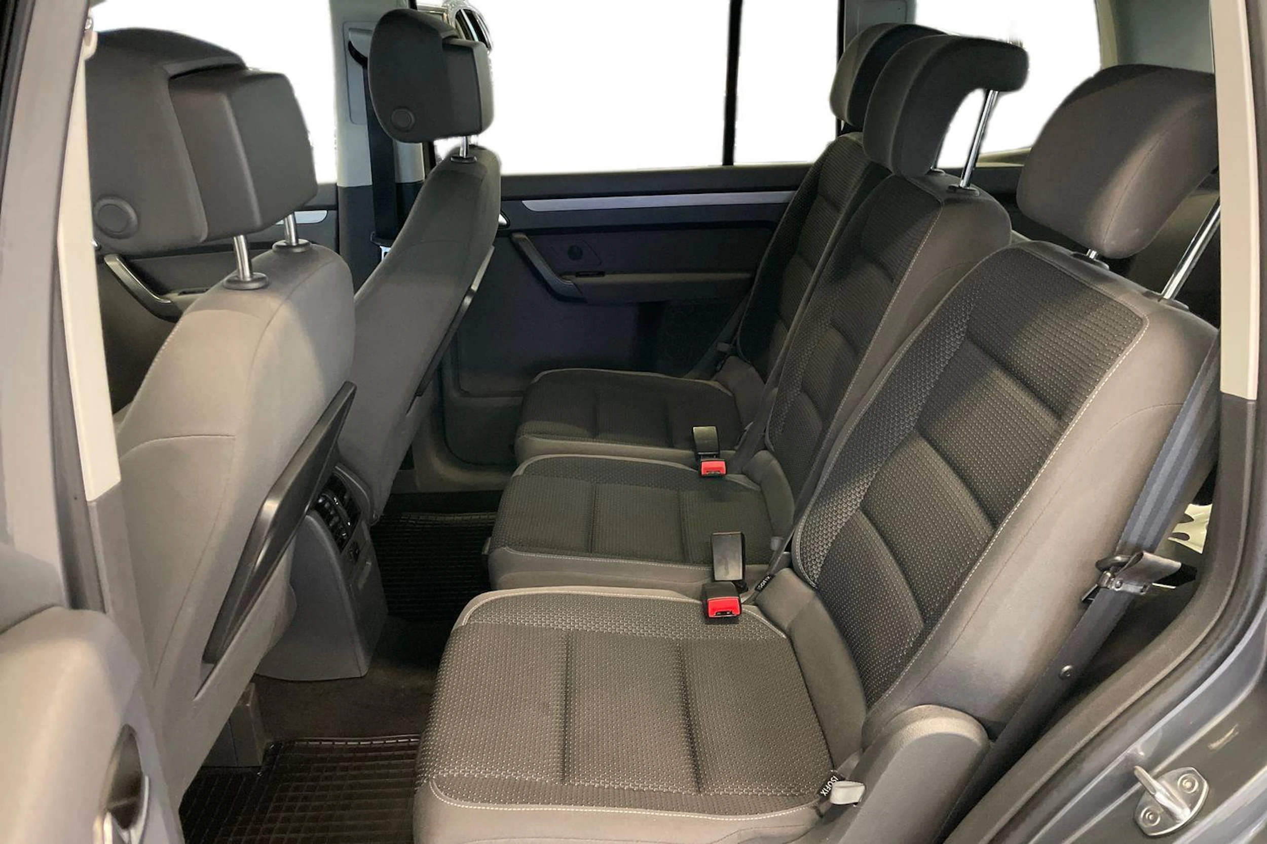 harmaa Volkswagen Touran 2013 kuva 8.