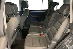 harmaa Volkswagen Touran 2013 kuva 8.