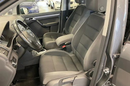 harmaa Volkswagen Touran 2013 kuva 11.