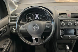 harmaa Volkswagen Touran 2013 kuva 12.