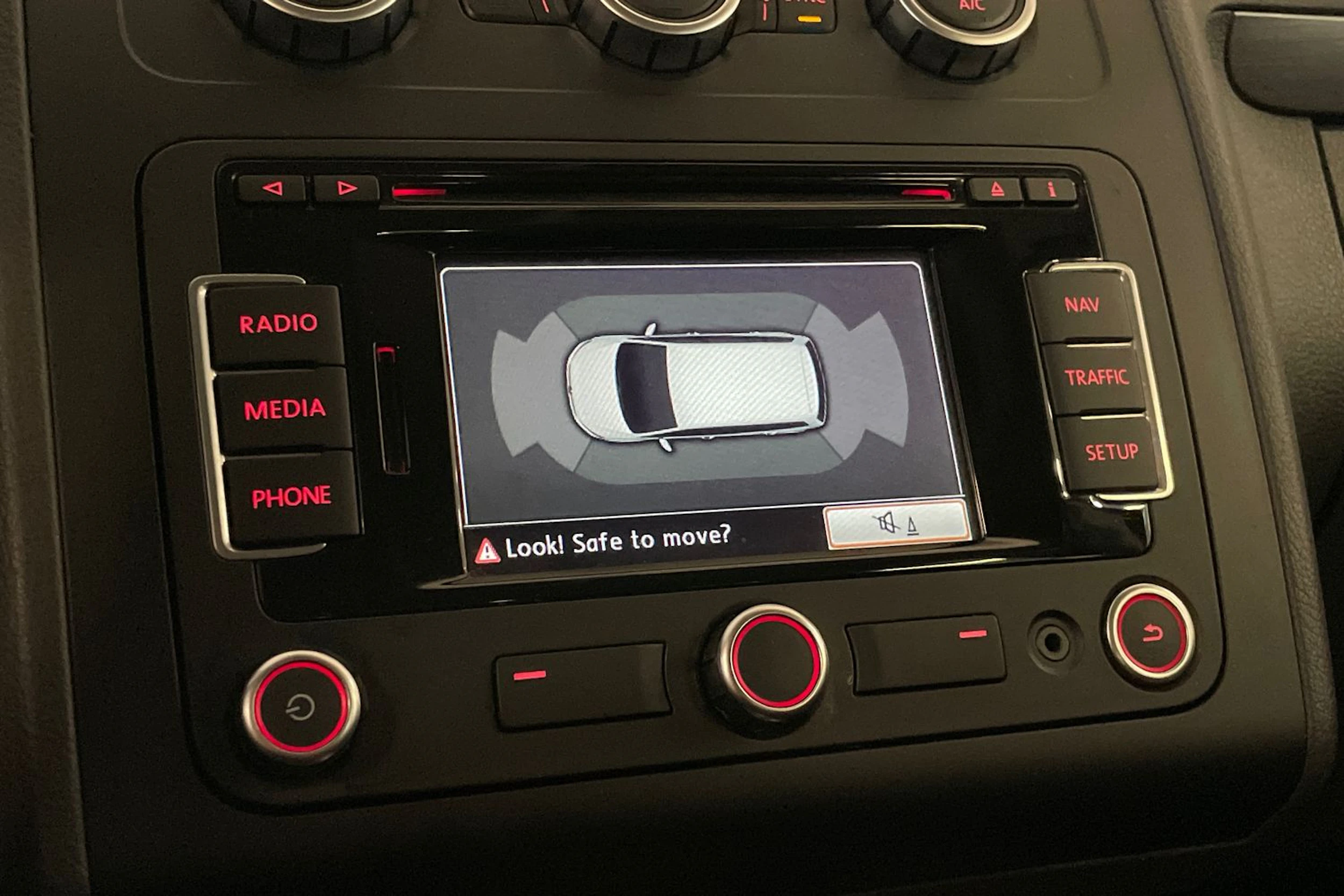 harmaa Volkswagen Touran 2013 kuva 15.