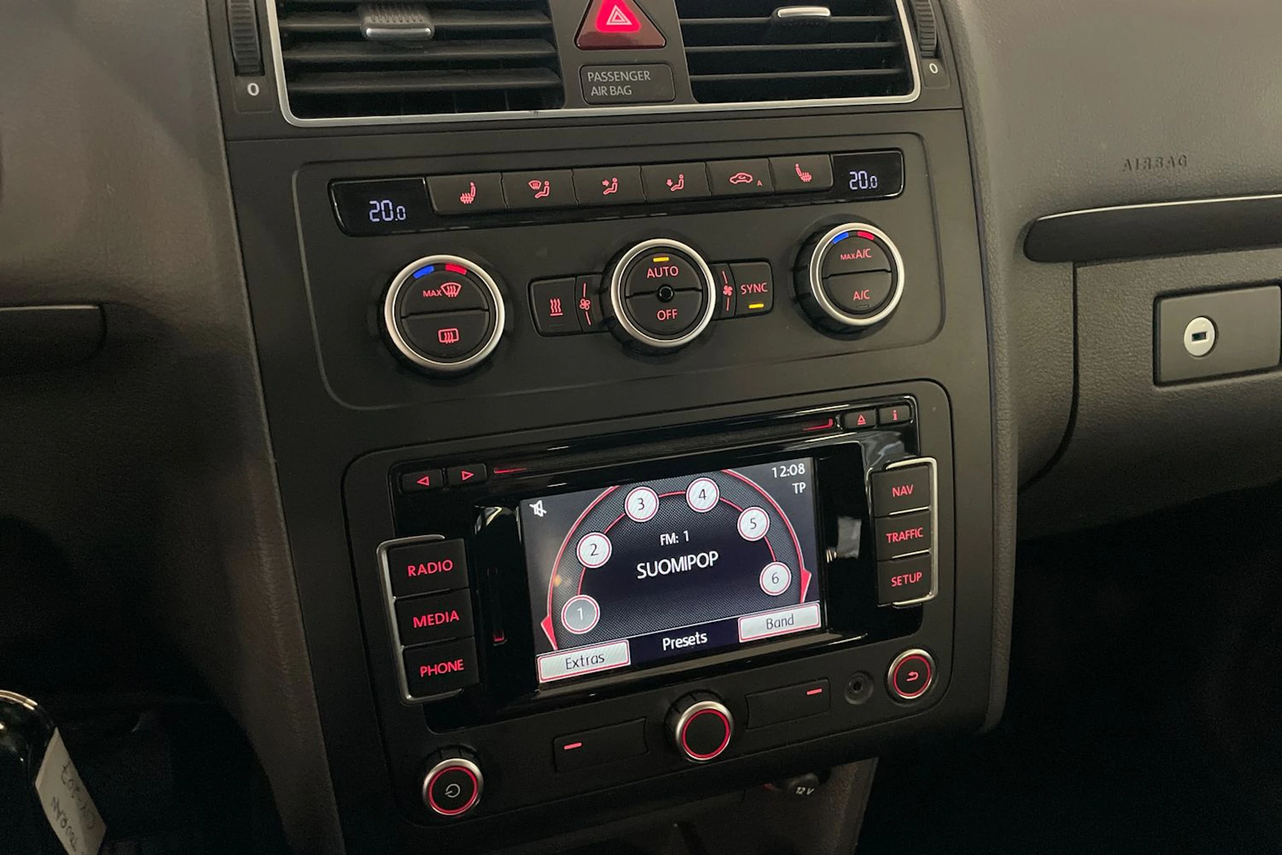 harmaa Volkswagen Touran 2013 kuva 16.