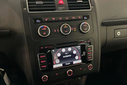 harmaa Volkswagen Touran 2013 kuva 16.