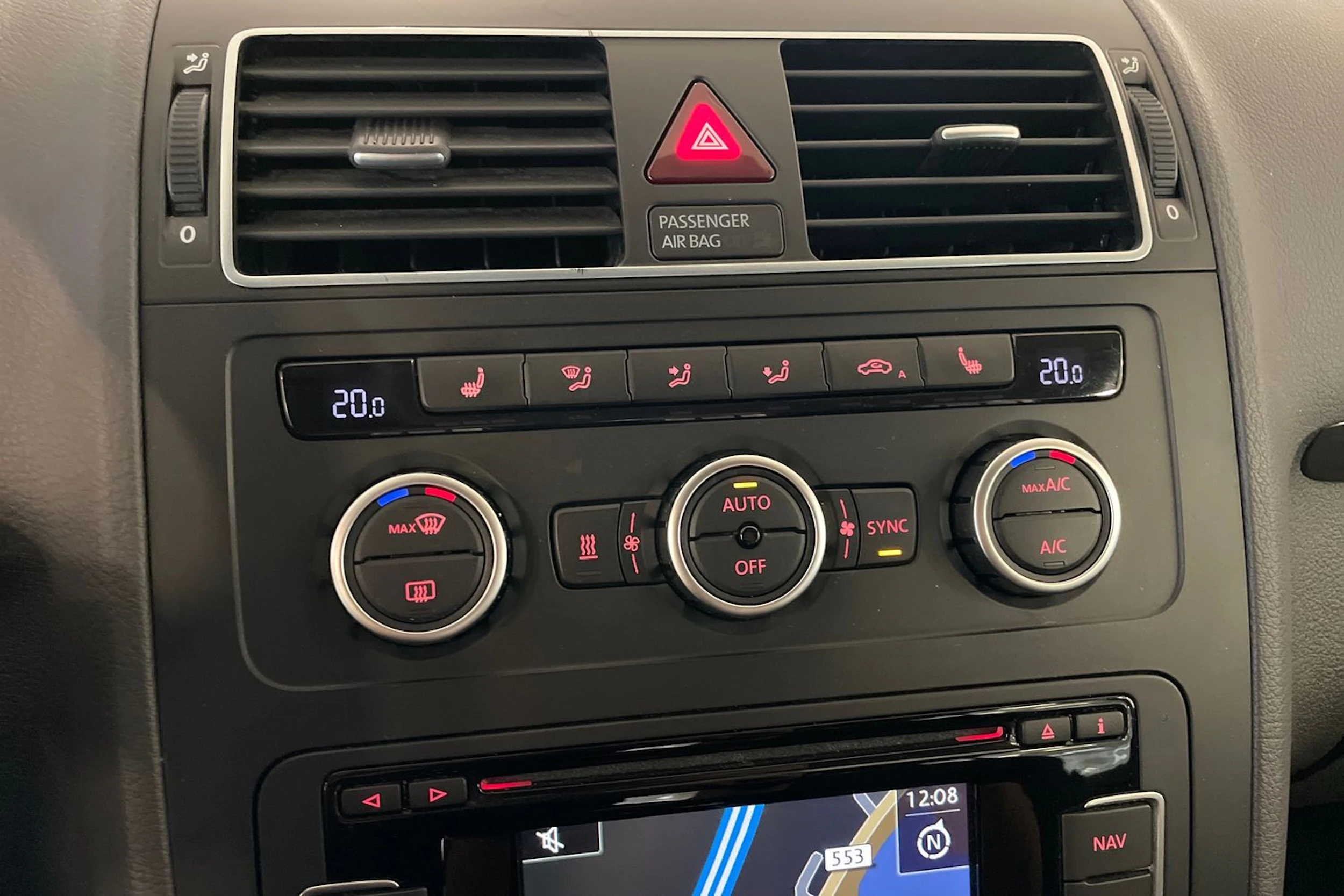 harmaa Volkswagen Touran 2013 kuva 18.