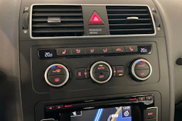 harmaa Volkswagen Touran 2013 kuva 18.