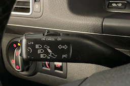 harmaa Volkswagen Touran 2013 kuva 19.