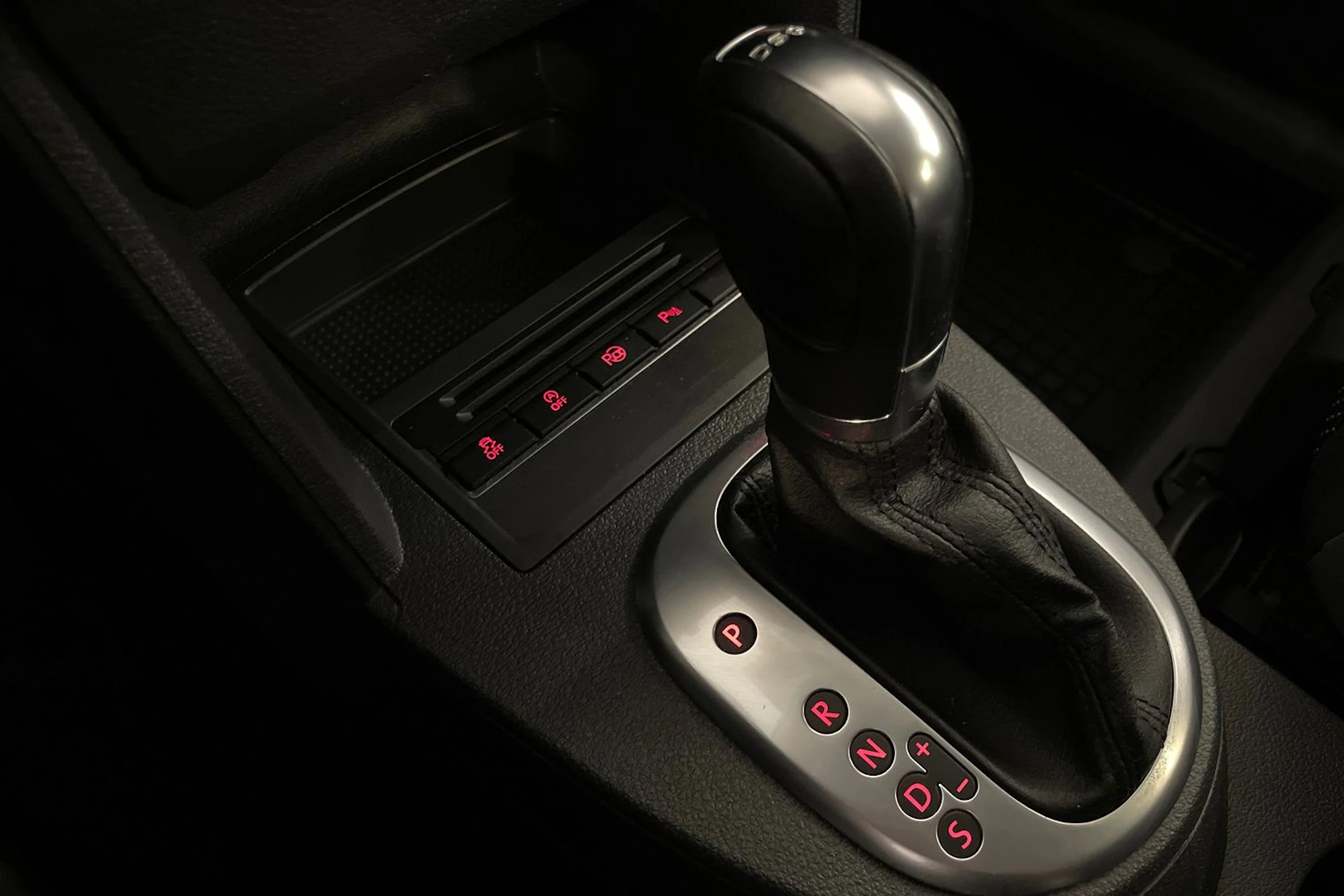 harmaa Volkswagen Touran 2013 kuva 21.