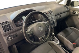 met. musta Volkswagen Touran 2013 kuva 7.