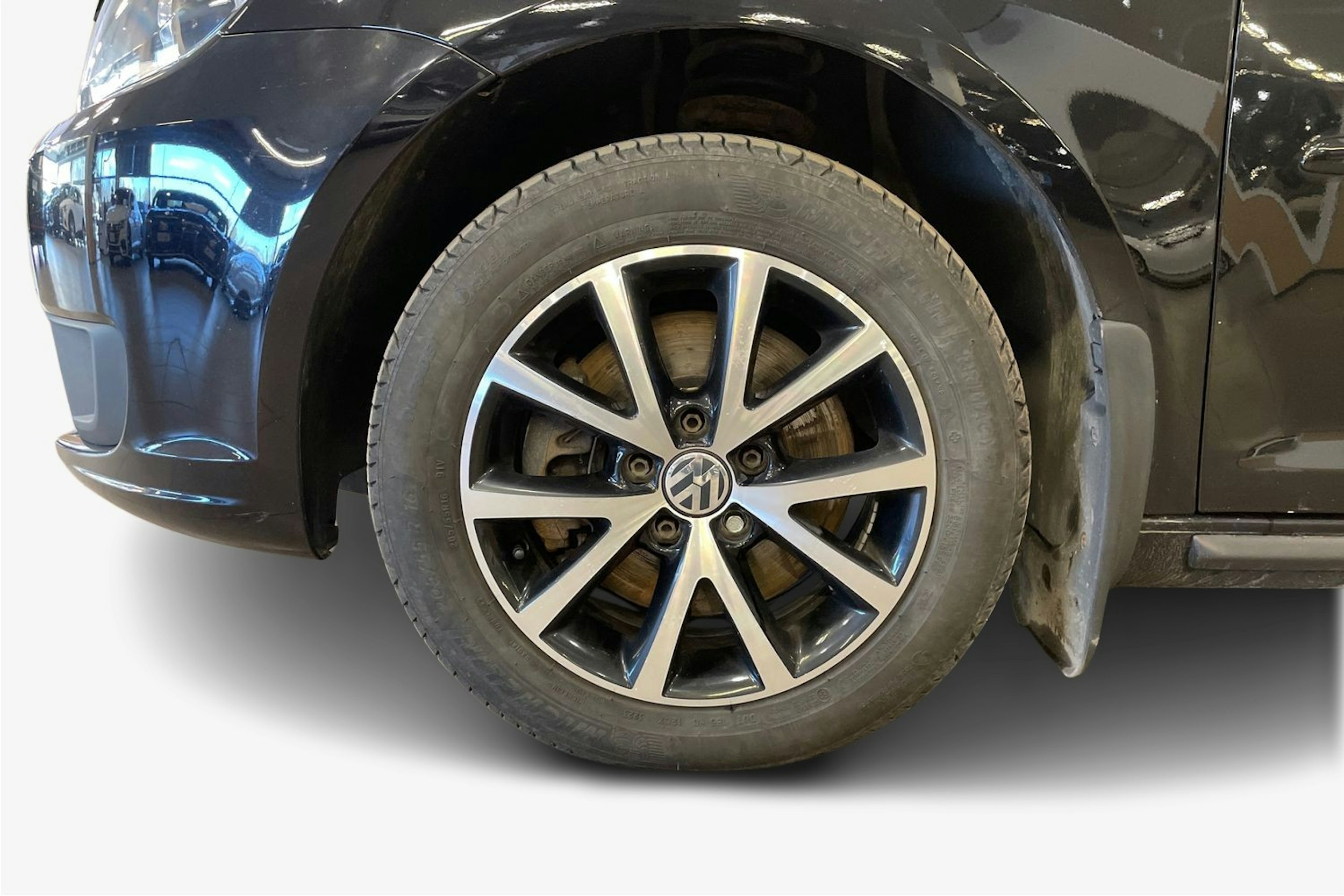 met. musta Volkswagen Touran 2013 kuva 11.