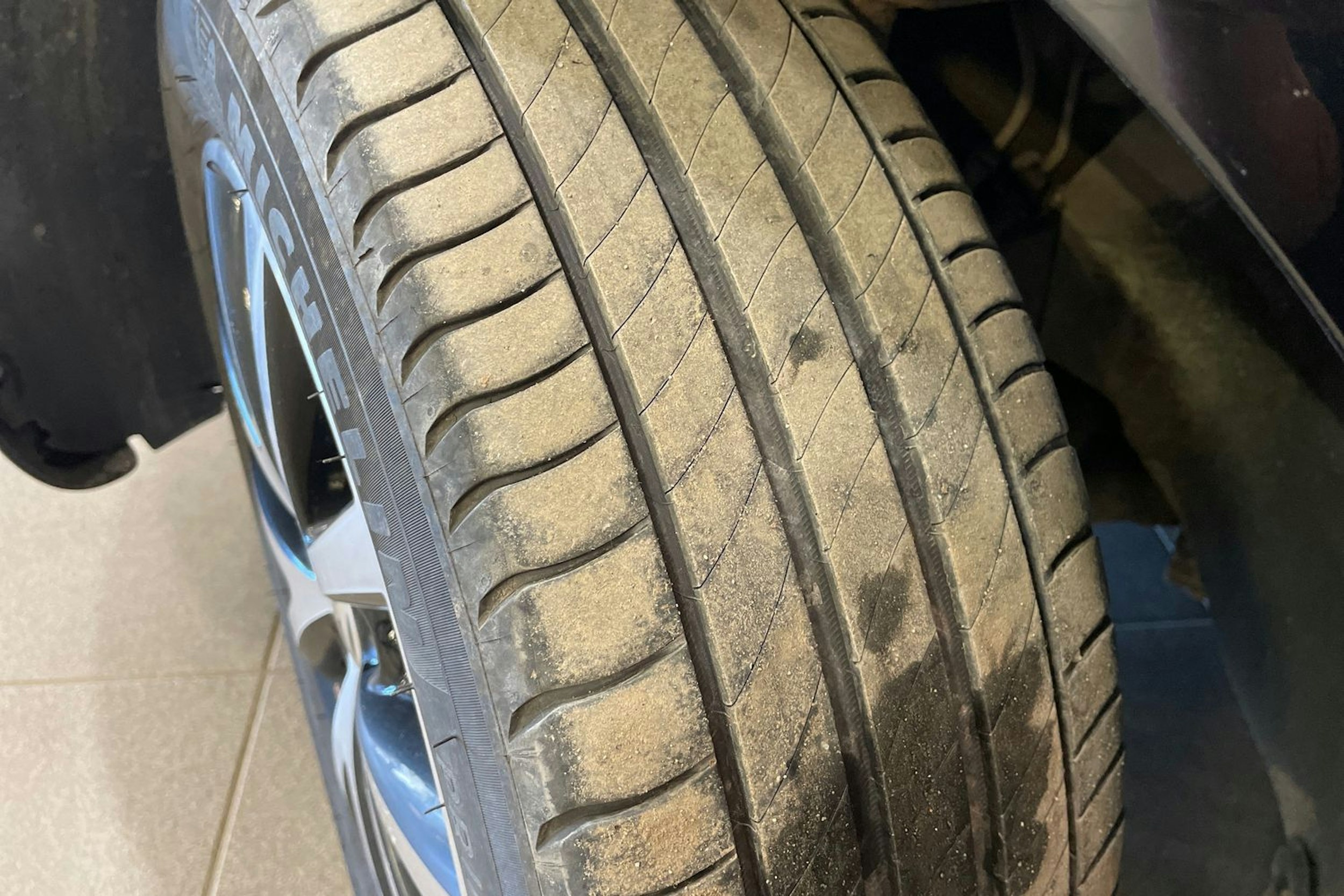 met. musta Volkswagen Touran 2013 kuva 13.
