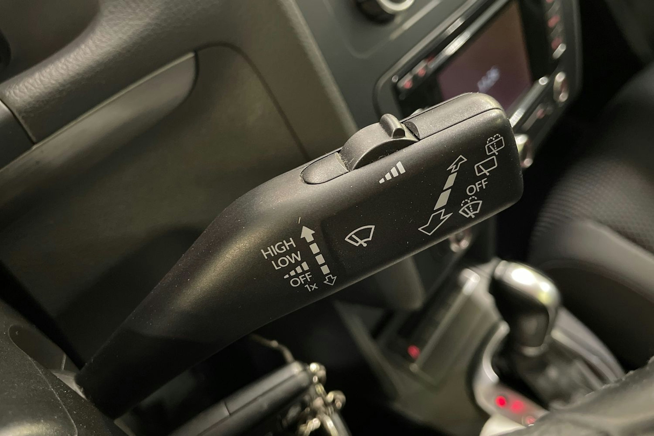 met. musta Volkswagen Touran 2013 kuva 15.