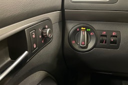 met. musta Volkswagen Touran 2013 kuva 18.