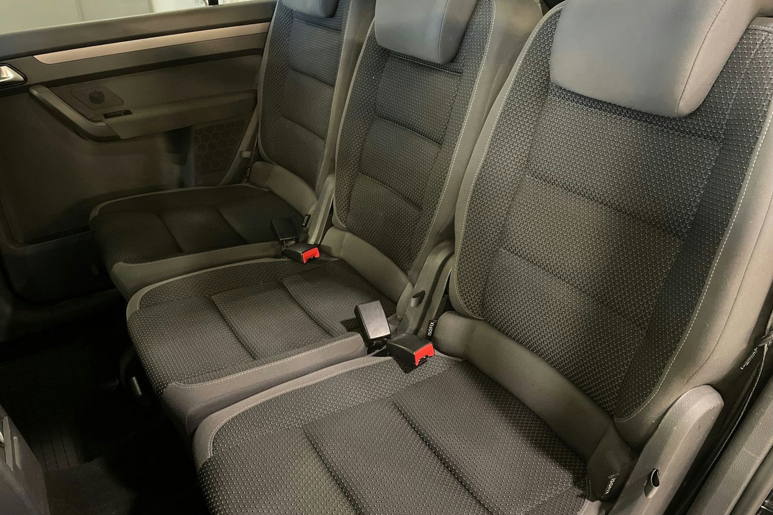 met. musta Volkswagen Touran 2013 kuva 20.