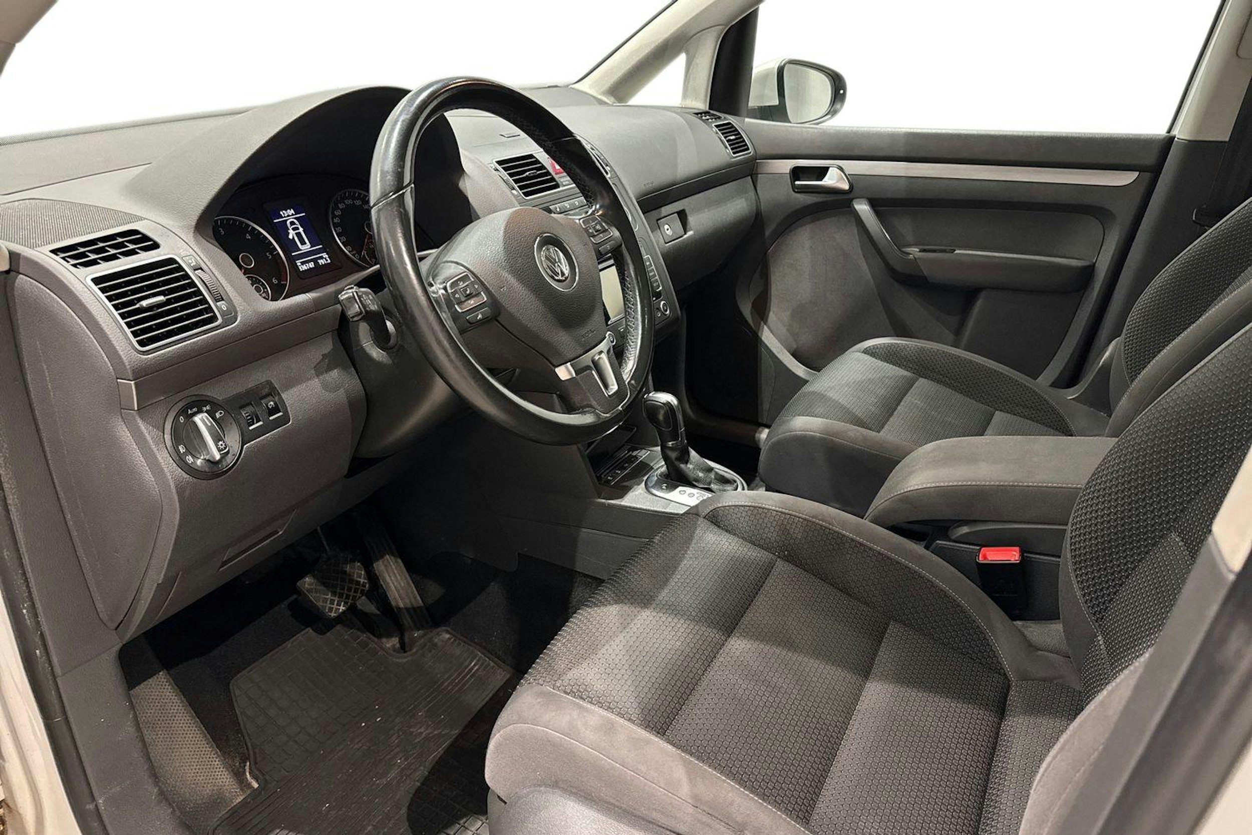 valkoinen Volkswagen Touran 2014 kuva 7.
