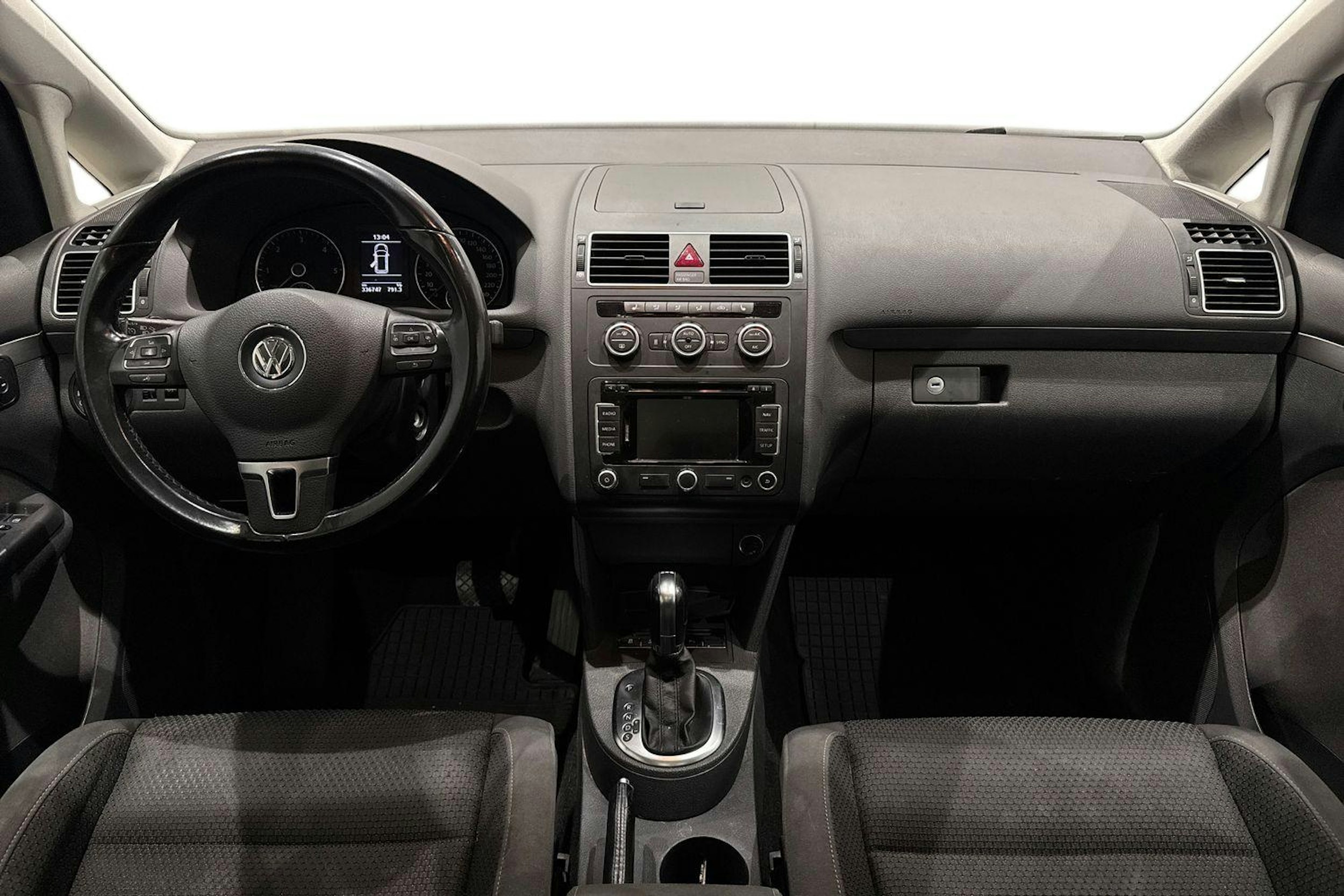 valkoinen Volkswagen Touran 2014 kuva 9.