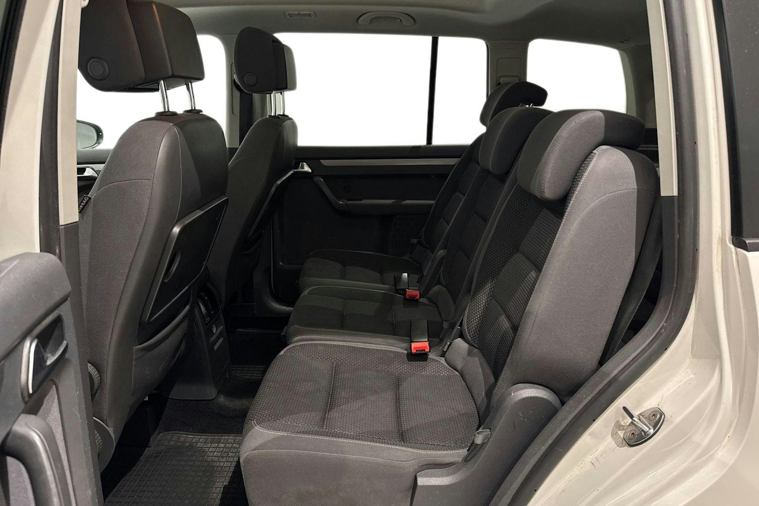 valkoinen Volkswagen Touran 2014 kuva 10.