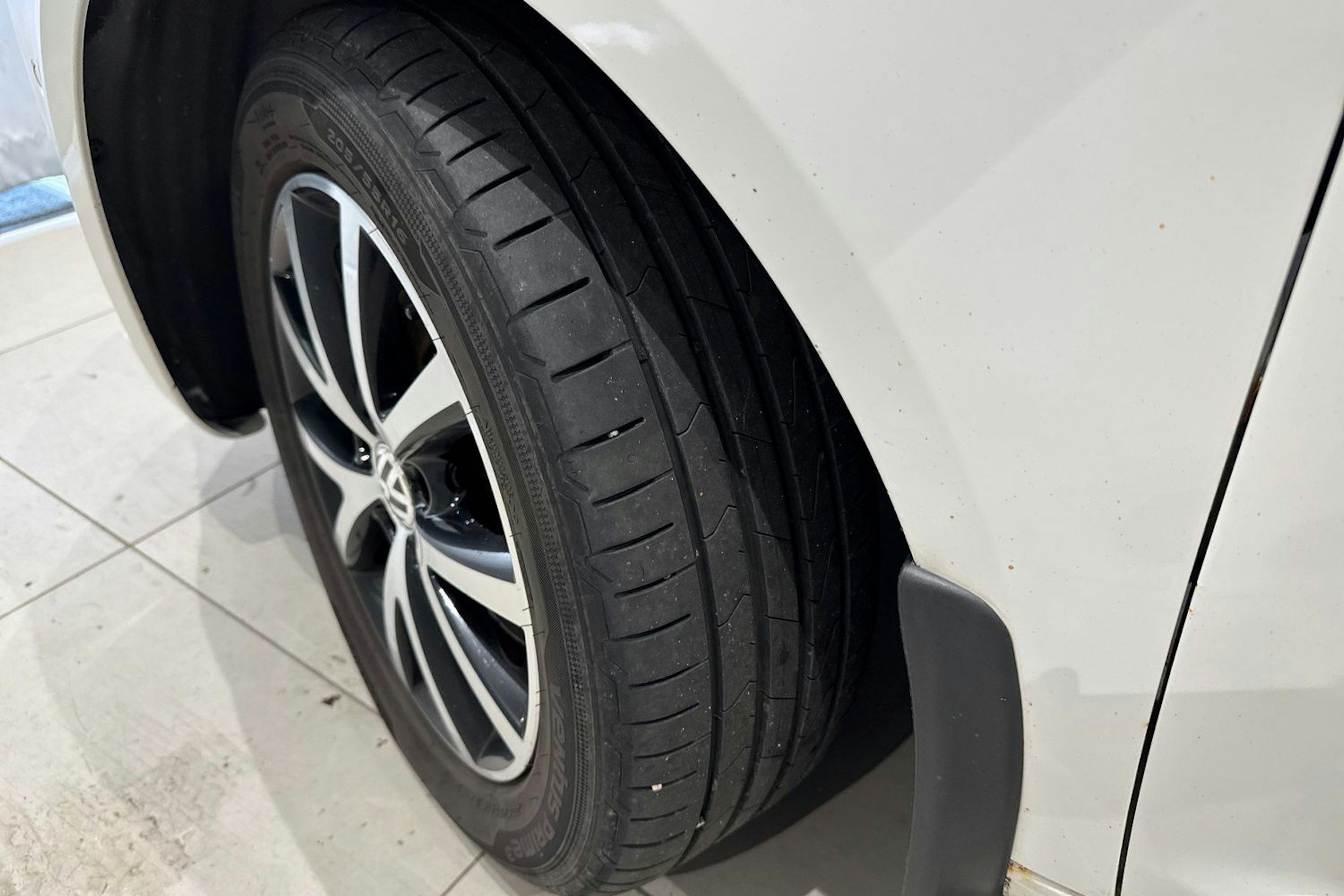 valkoinen Volkswagen Touran 2014 kuva 13.