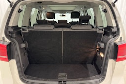 valkoinen Volkswagen Touran 2014 kuva 16.