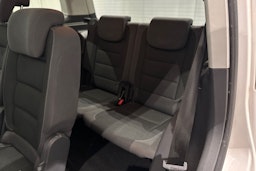 valkoinen Volkswagen Touran 2014 kuva 17.