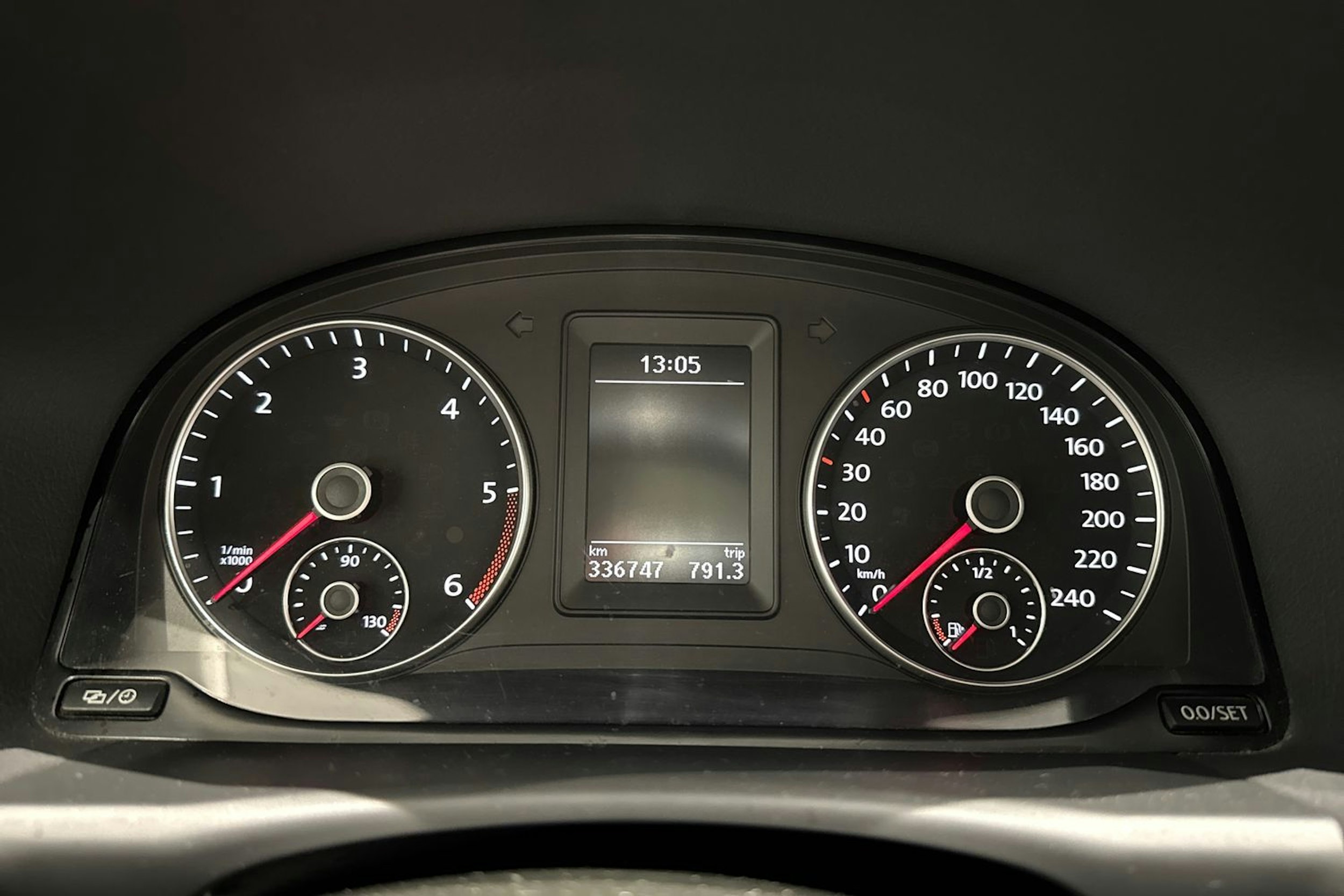 valkoinen Volkswagen Touran 2014 kuva 19.