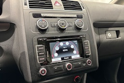 valkoinen Volkswagen Touran 2014 kuva 20.