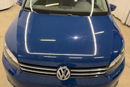 sininen Volkswagen Touran 2013 kuva 16.