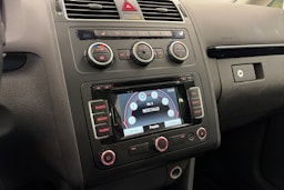 sininen Volkswagen Touran 2013 kuva 19.