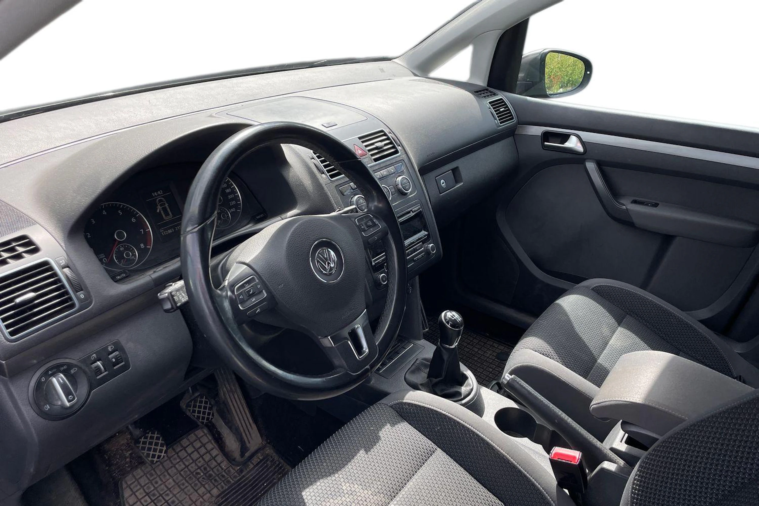 harmaa Volkswagen Touran 2013 kuva 3.