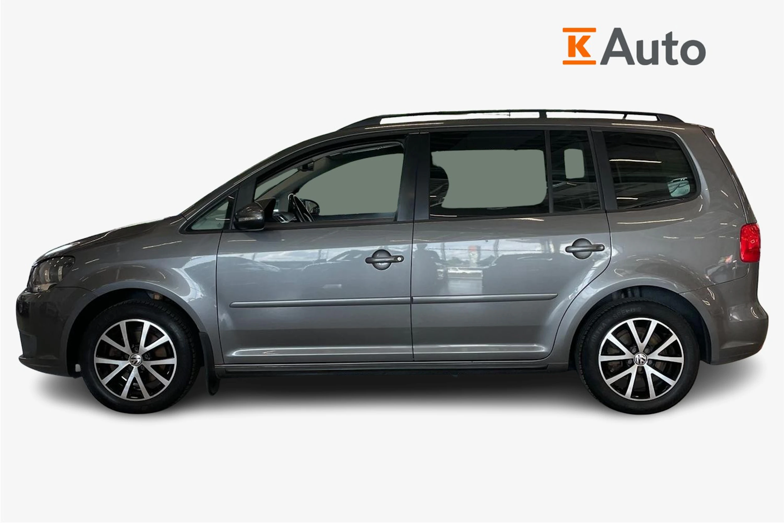 harmaa Volkswagen Touran 2013 kuva 5.