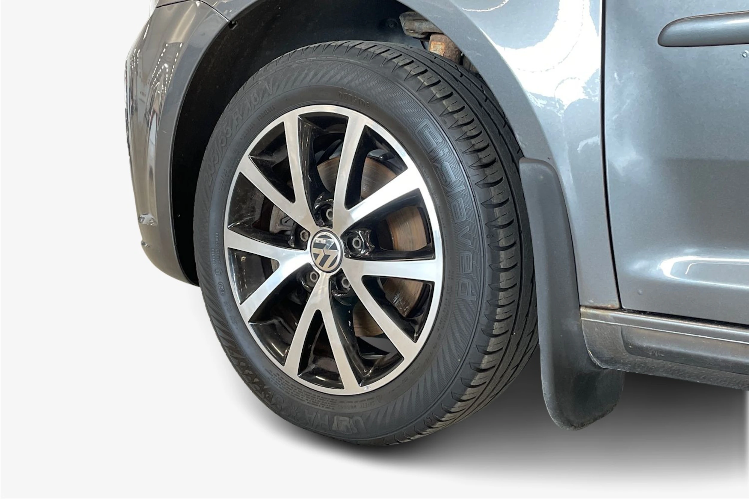 harmaa Volkswagen Touran 2013 kuva 9.