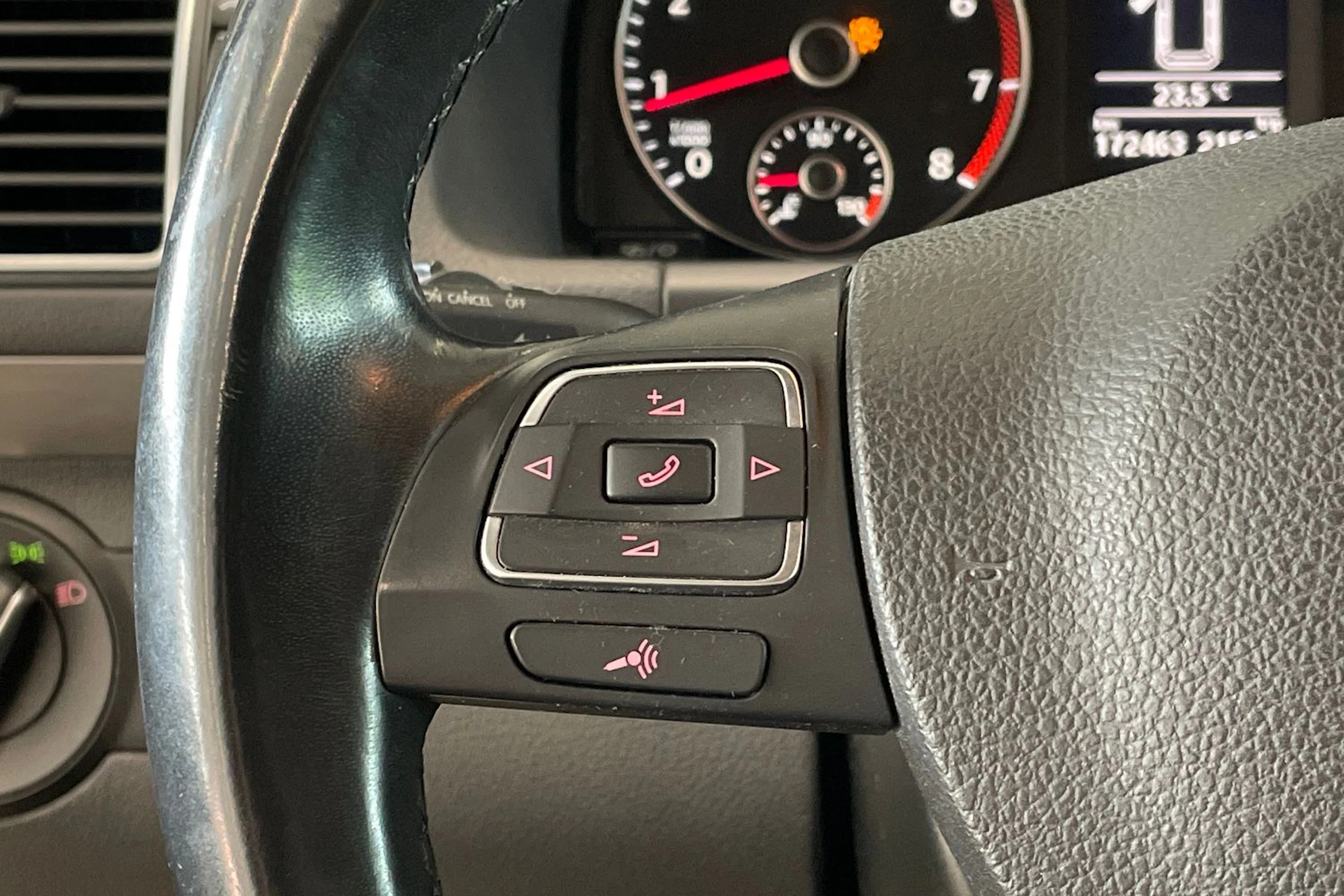 harmaa Volkswagen Touran 2013 kuva 15.