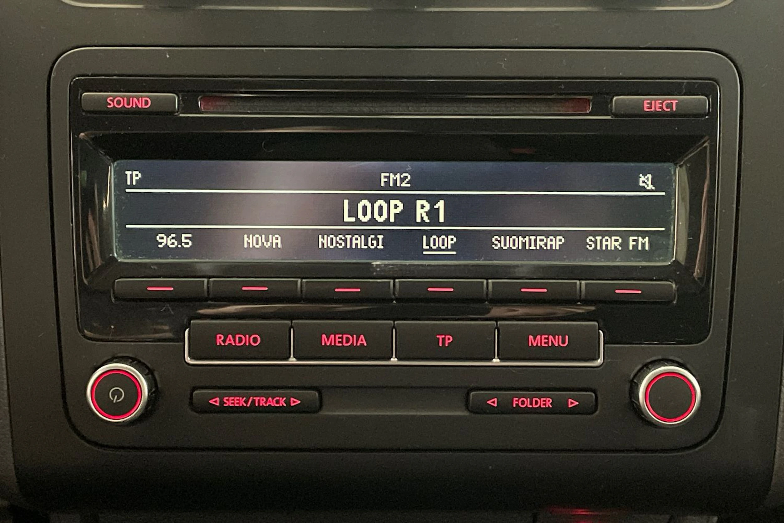 harmaa Volkswagen Touran 2013 kuva 18.