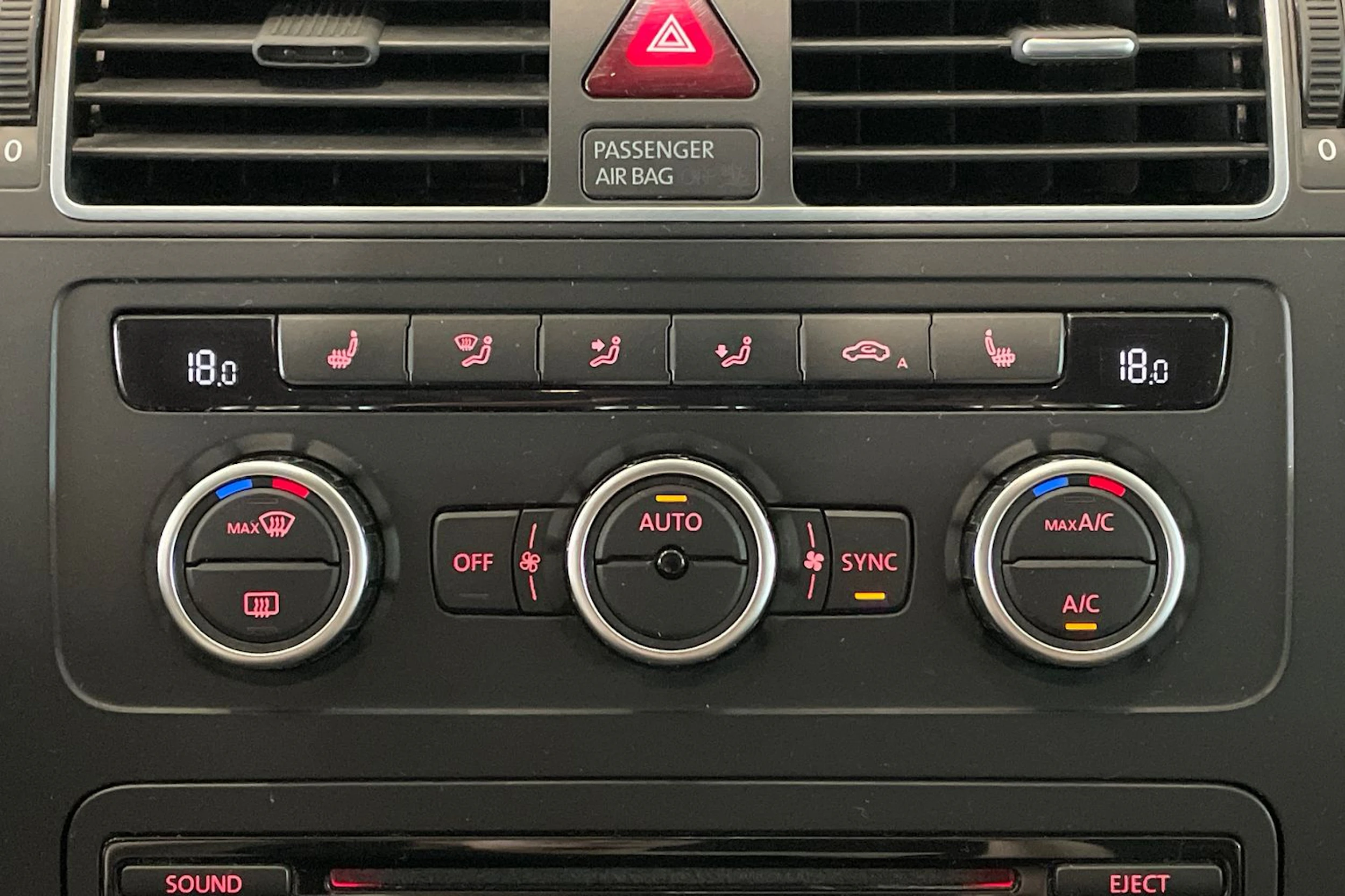 harmaa Volkswagen Touran 2013 kuva 19.
