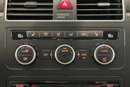 harmaa Volkswagen Touran 2013 kuva 19.